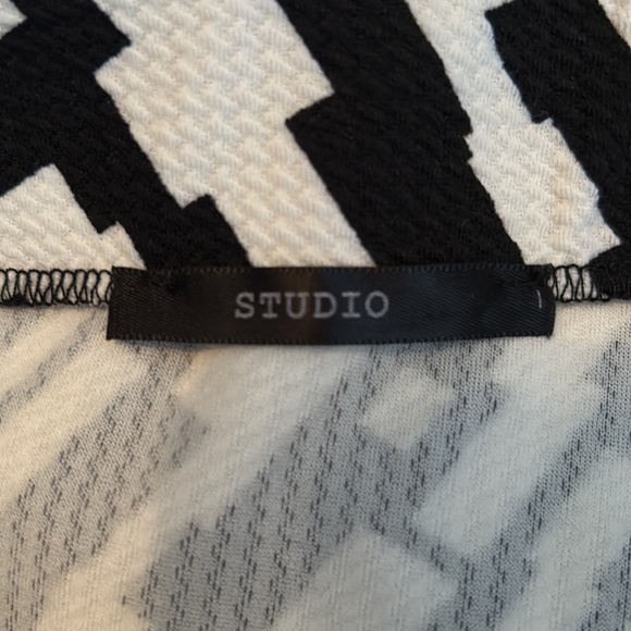 STUDIO black/white skirt size small - Picture 4 of 6